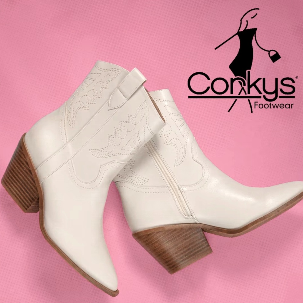 Winter white short boots